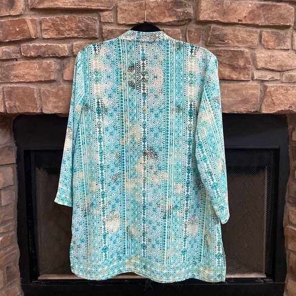 City View teal blouse with silver embellishments. Large. - Picture 2 of 11
